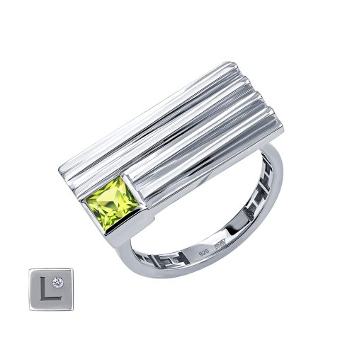 Кольцо из серебра 925 с хризолитом, ср. вес 3,41г